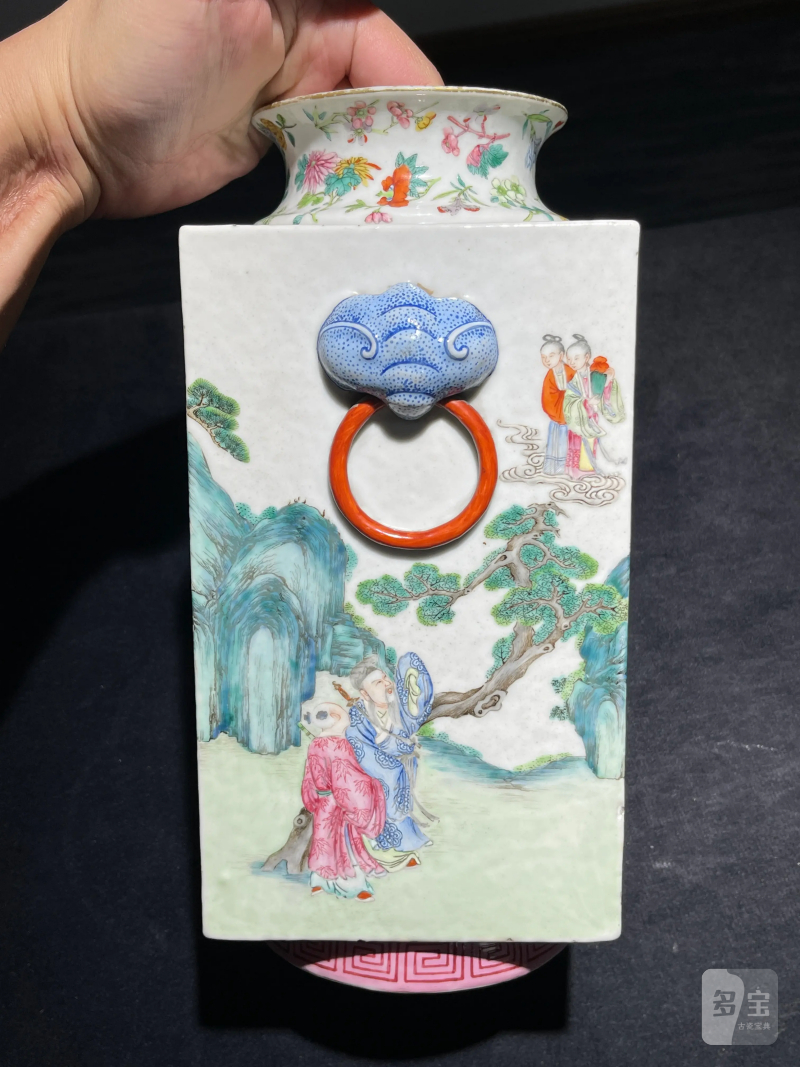 清嘉庆 粉彩群仙祝寿纹琮式瓶 - 图3